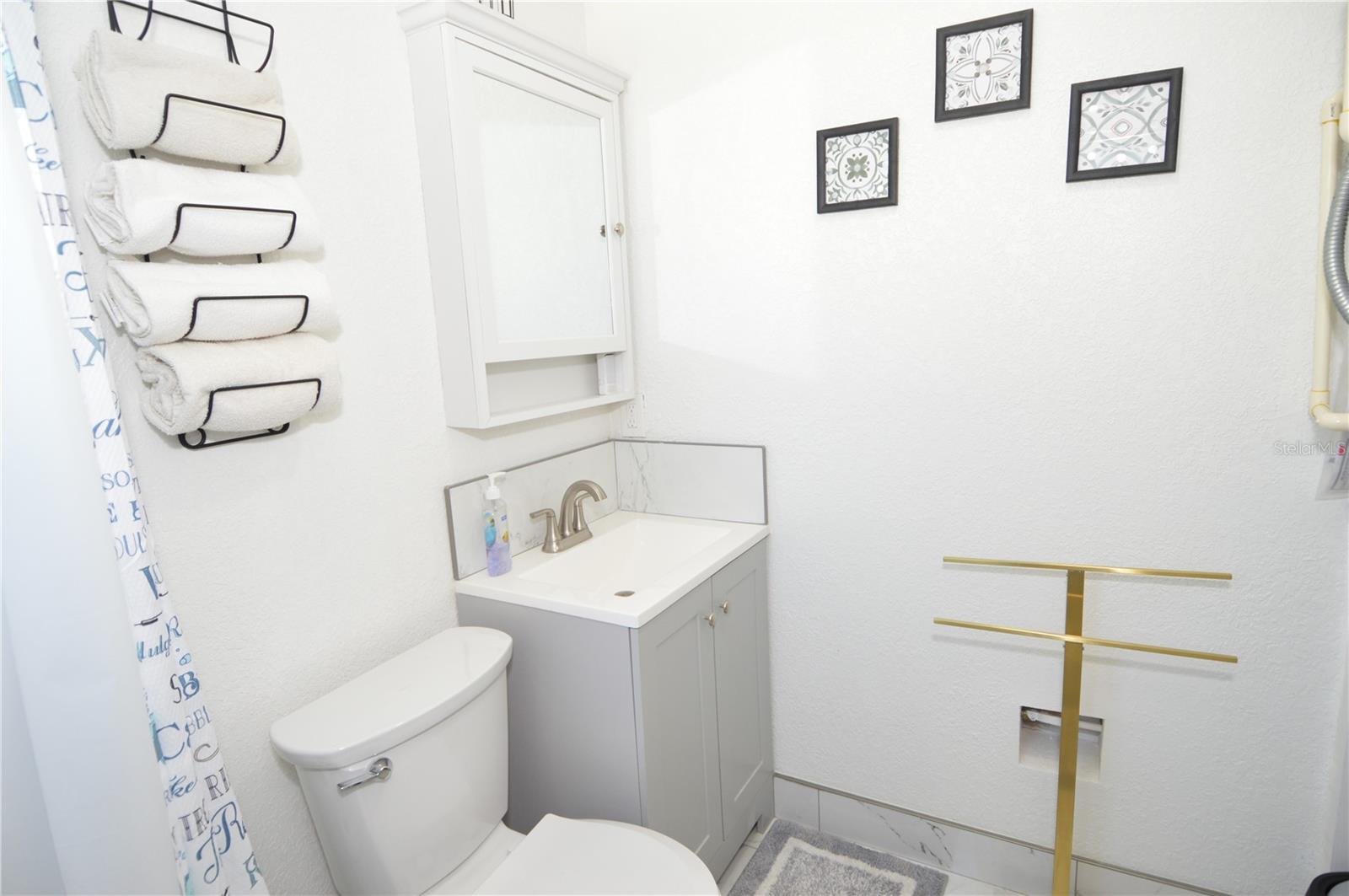 SUNNY SHORES - Residential Lease