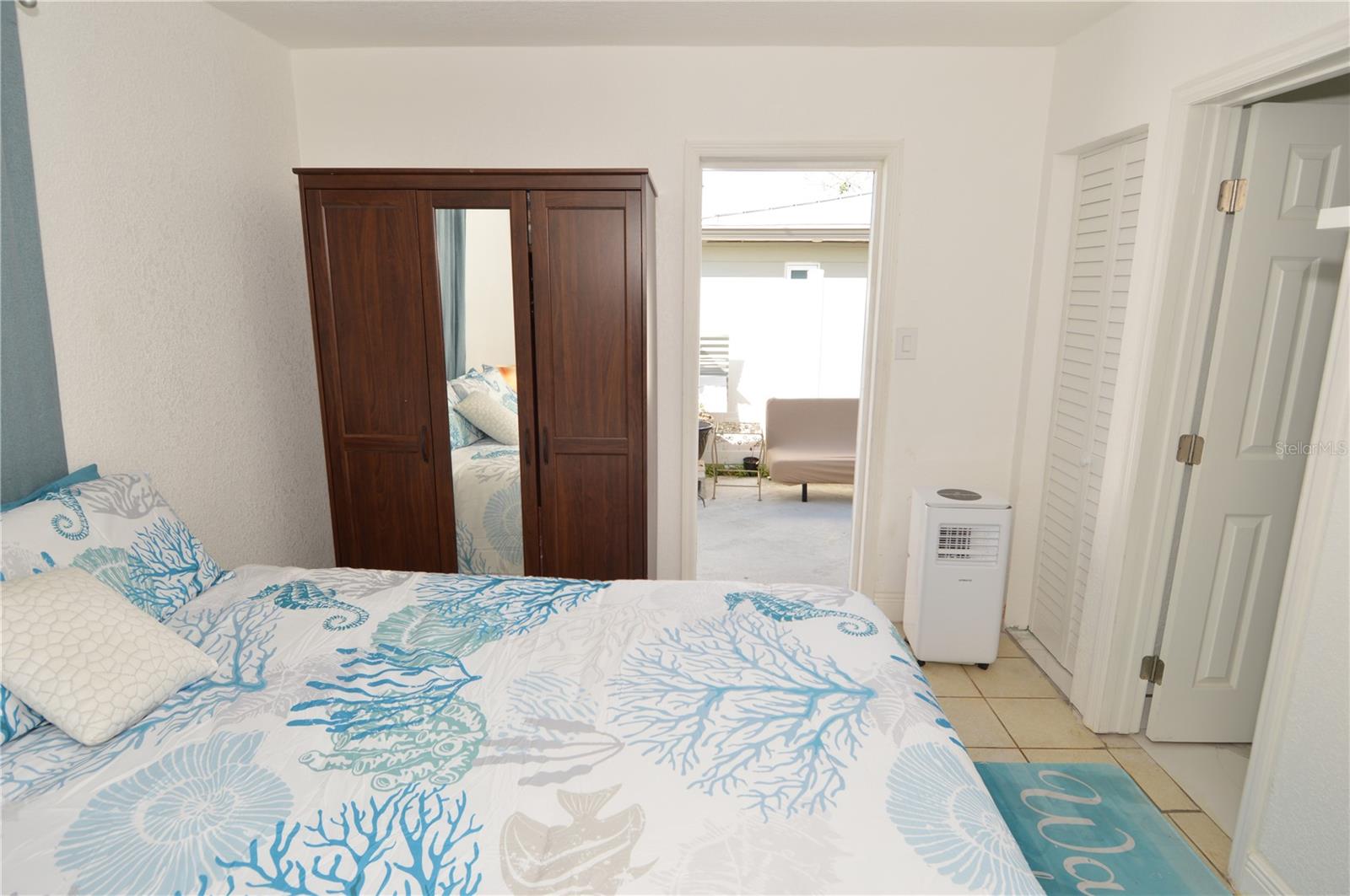 SUNNY SHORES - Residential Lease