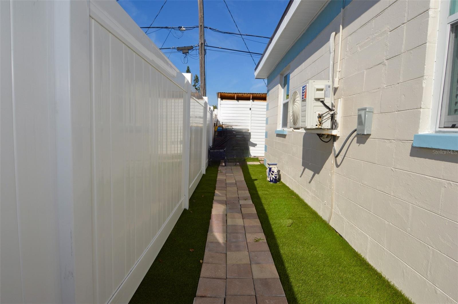 SUNNY SHORES - Residential Lease