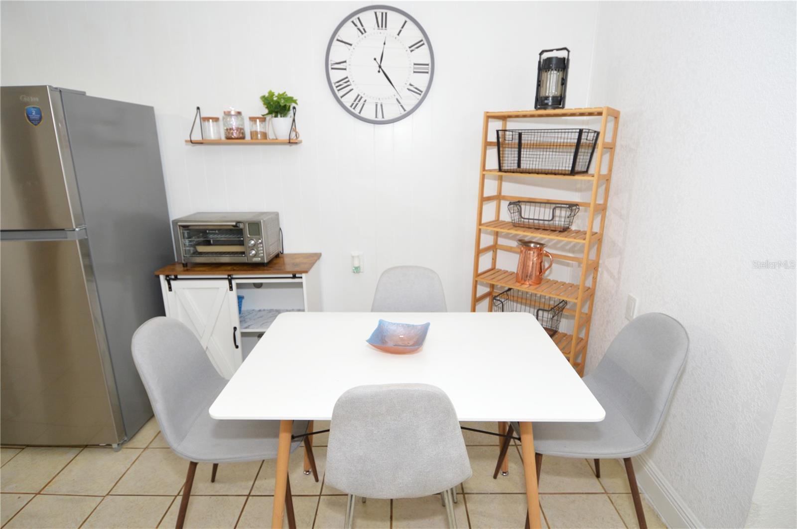 SUNNY SHORES - Residential Lease