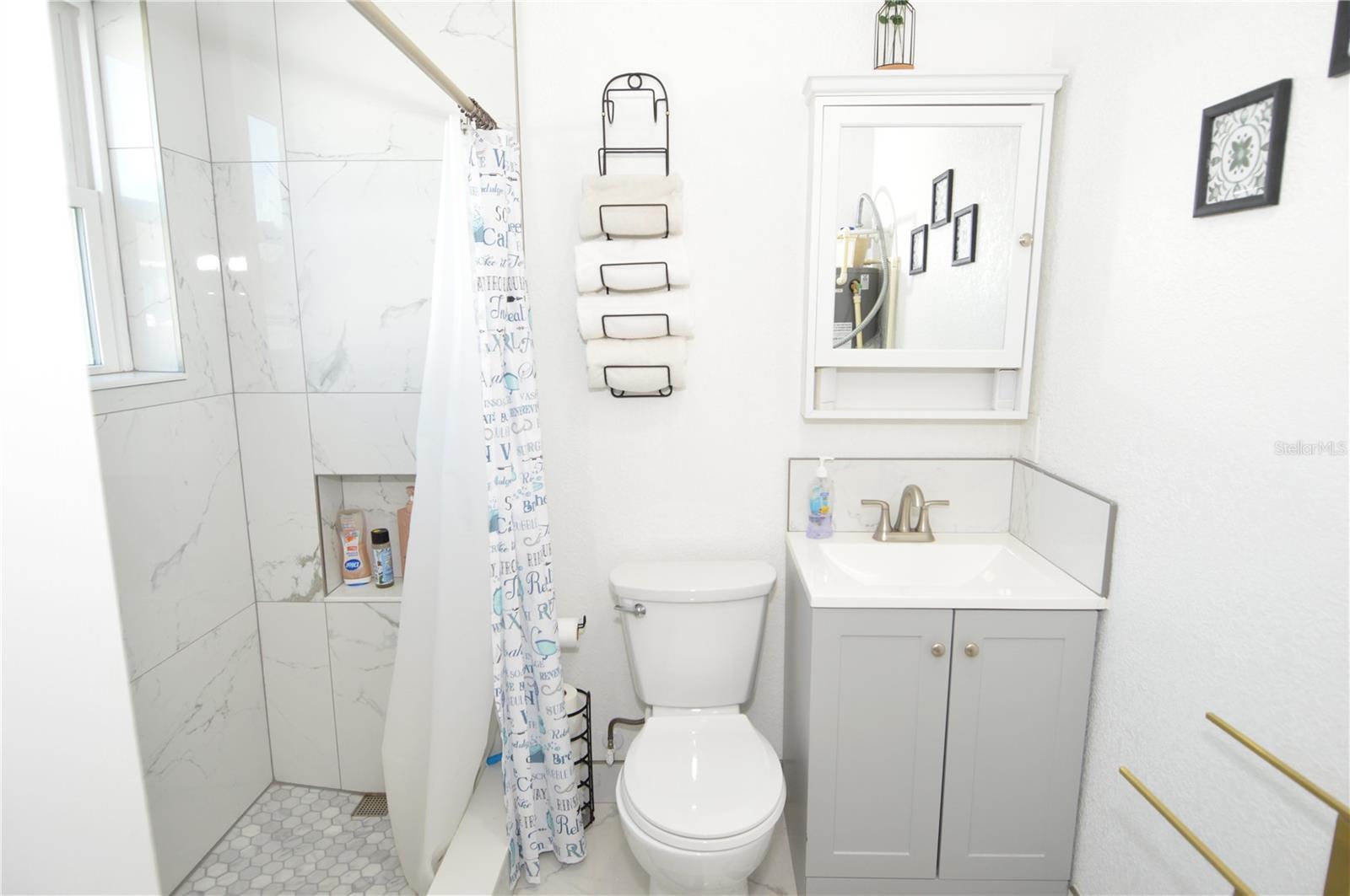 SUNNY SHORES - Residential Lease