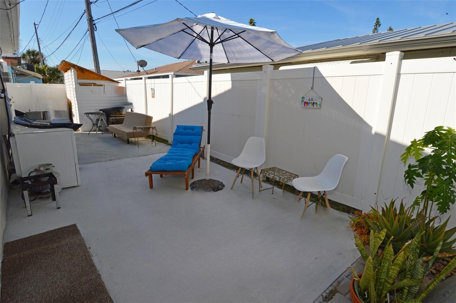 SUNNY SHORES - Residential Lease