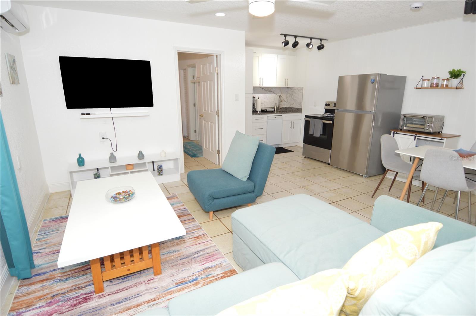 SUNNY SHORES - Residential Lease