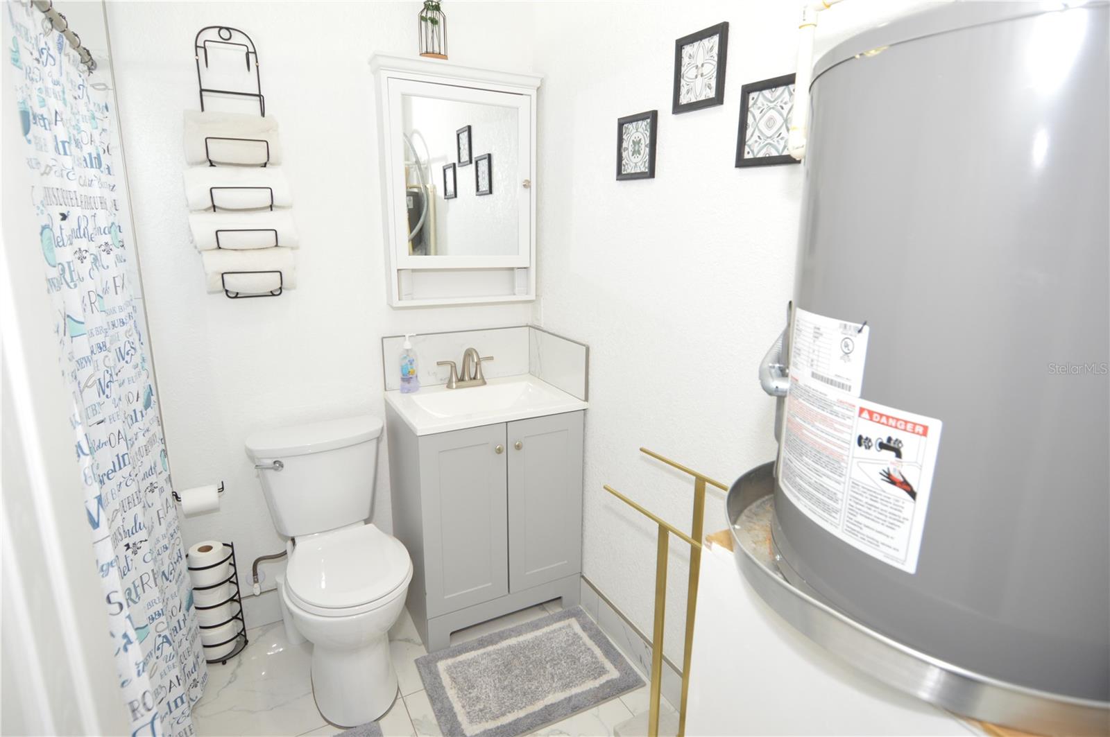 SUNNY SHORES - Residential Lease