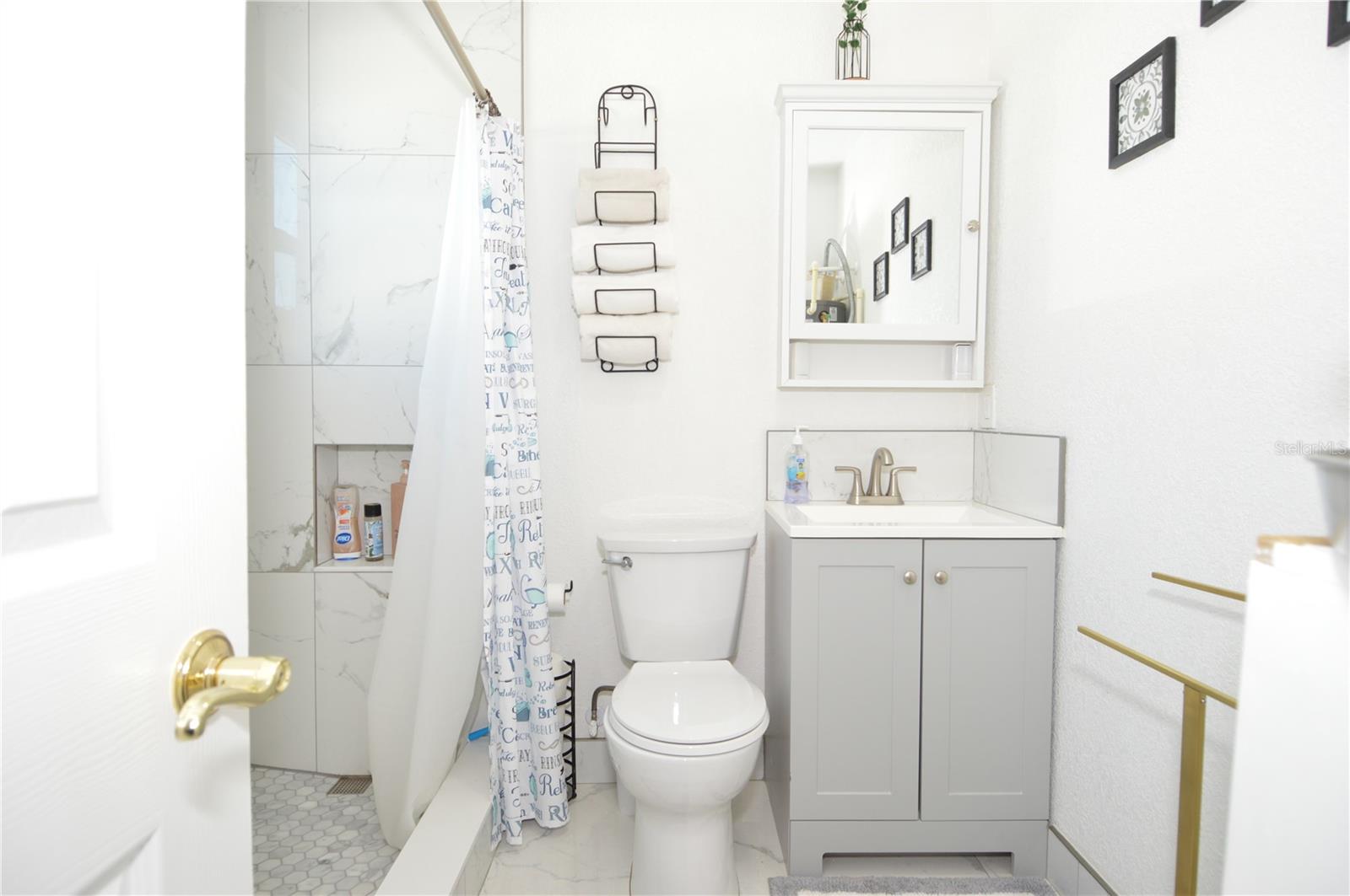 SUNNY SHORES - Residential Lease