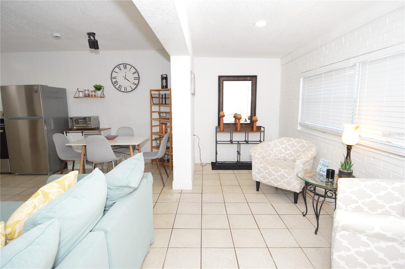 SUNNY SHORES - Residential Lease