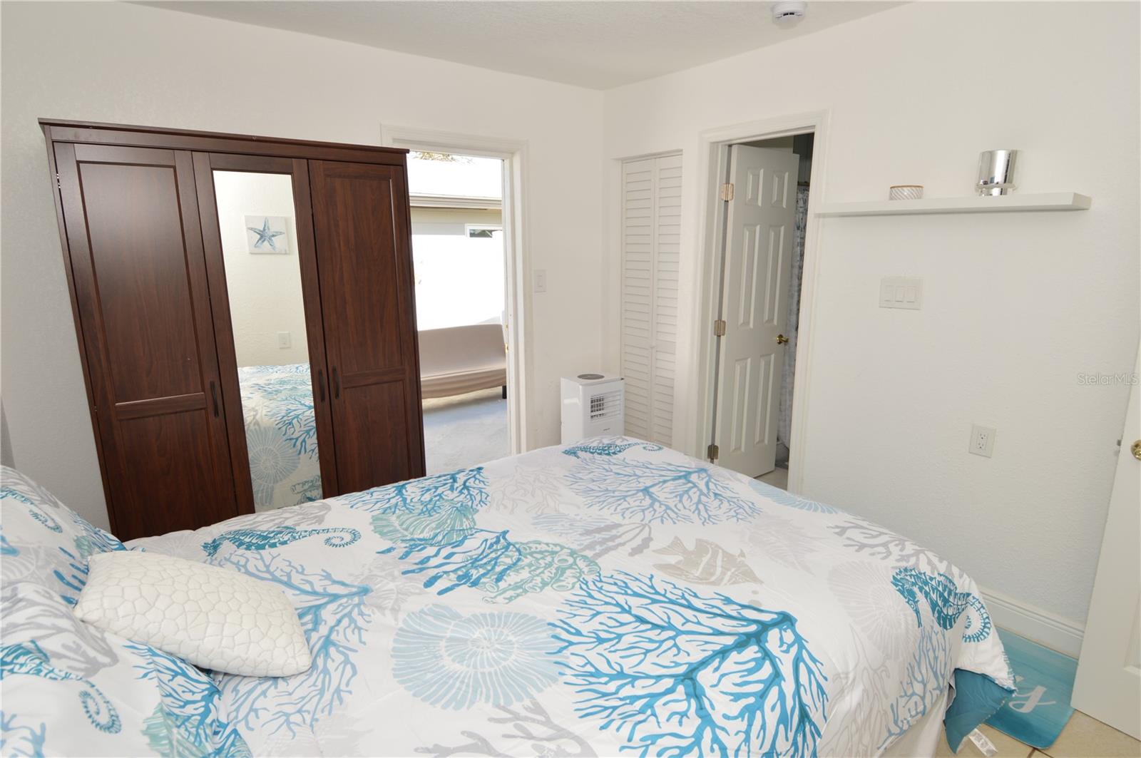 SUNNY SHORES - Residential Lease