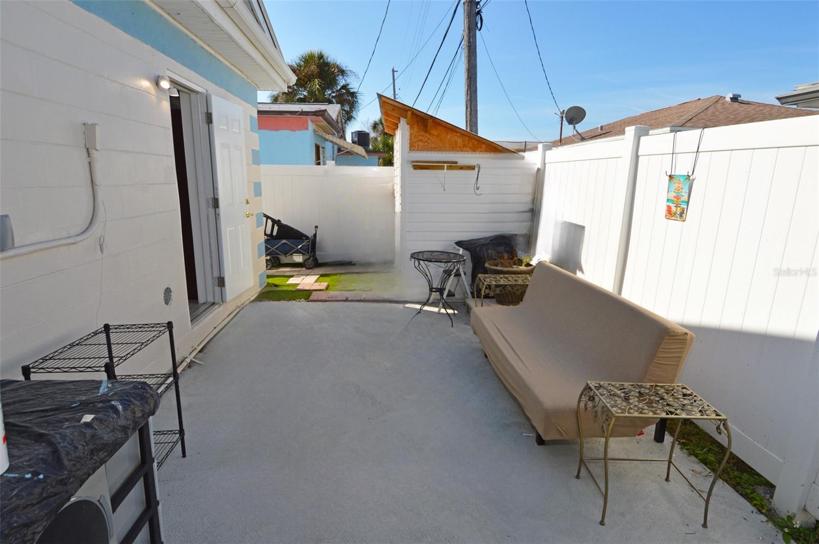 SUNNY SHORES - Residential Lease