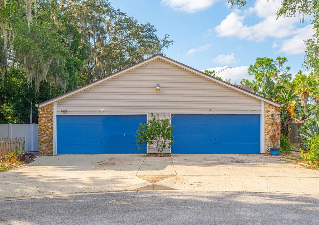 Photo of 933 Robinhood Court, Maitland, FL 32751 (MLS # O6352668)