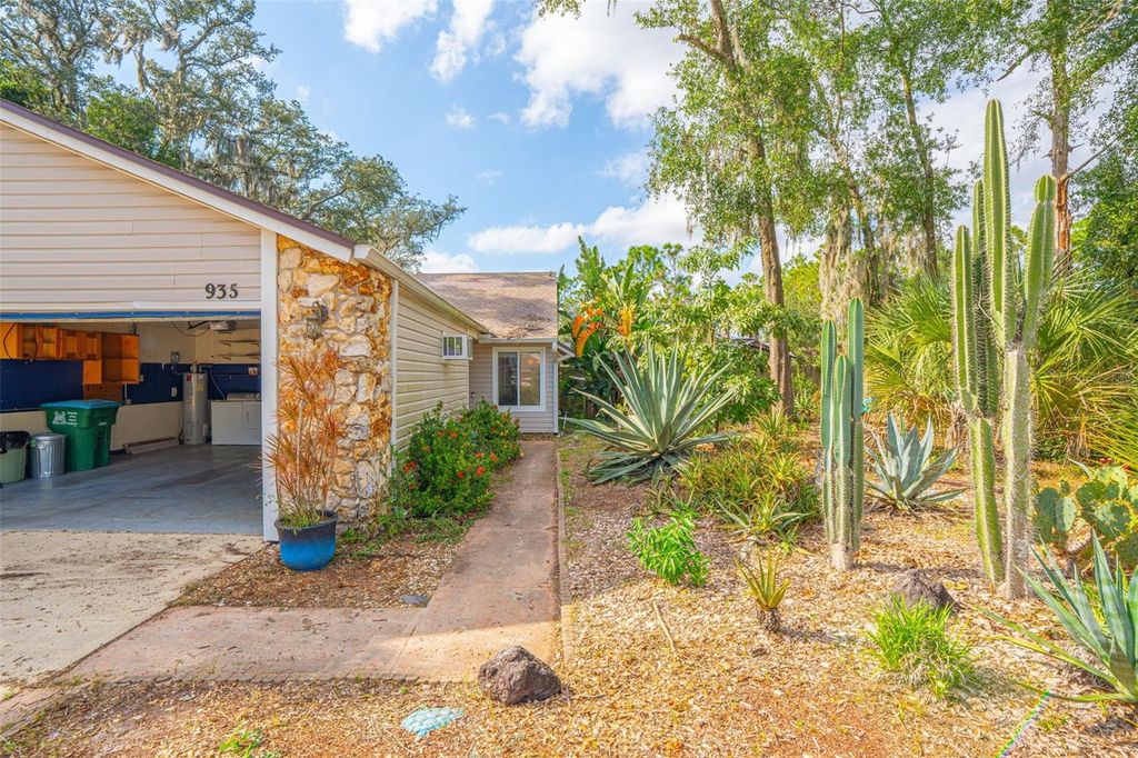 Photo of 933 Robinhood Court, Maitland, FL 32751 (MLS # O6352668)