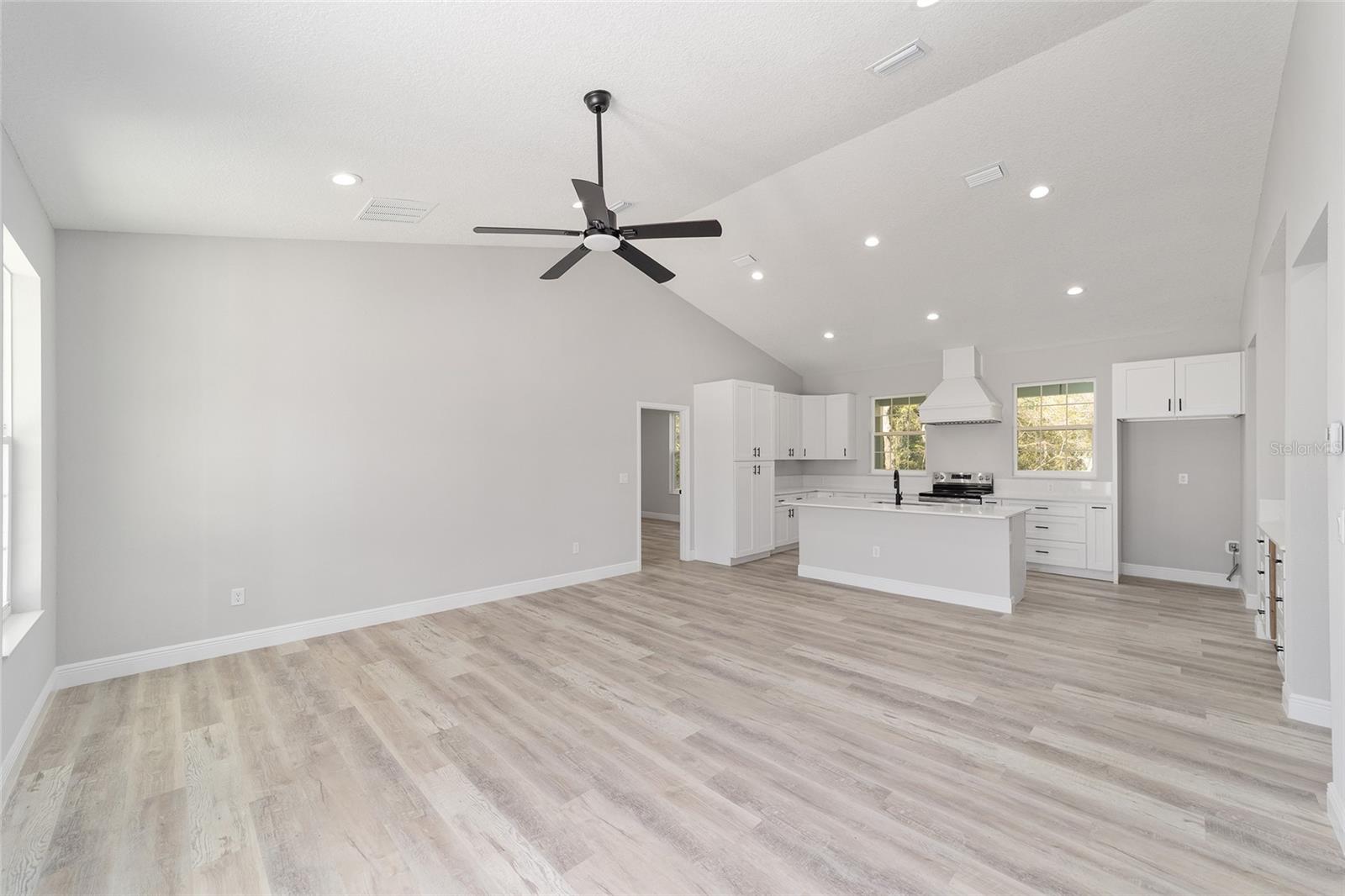 WILLISTON HYLNDS GOLF & C CLUB ESTATE - Residential Lease