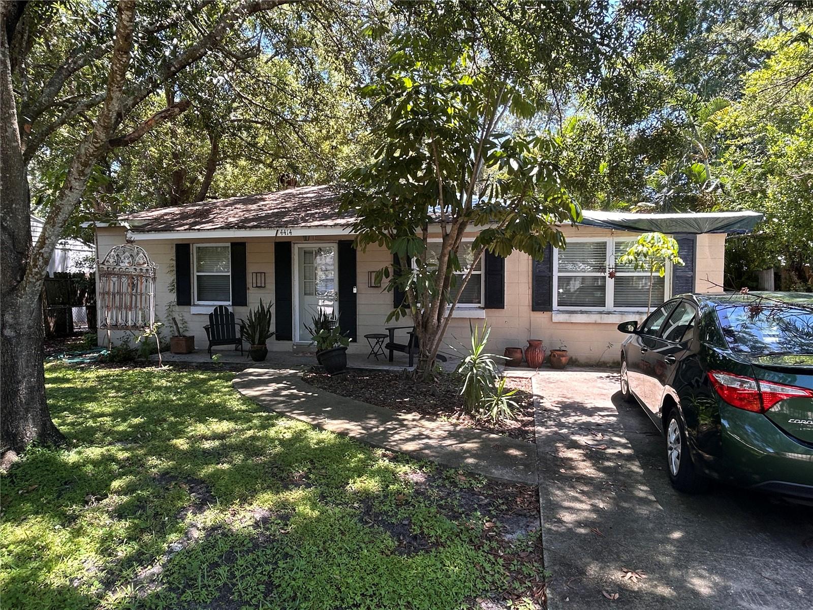 CASH ONLY, build or renovate your dream home in South Tampa. 2/1 large lot 60x130.