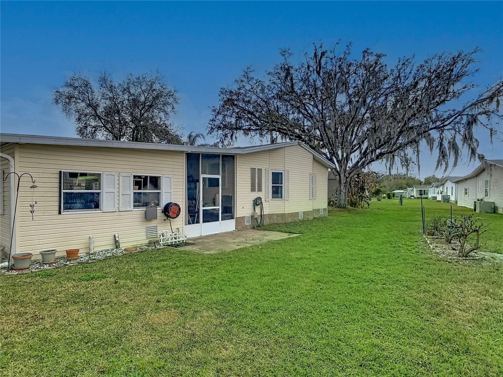 TRADERS COVE UNIT 01 - Residential