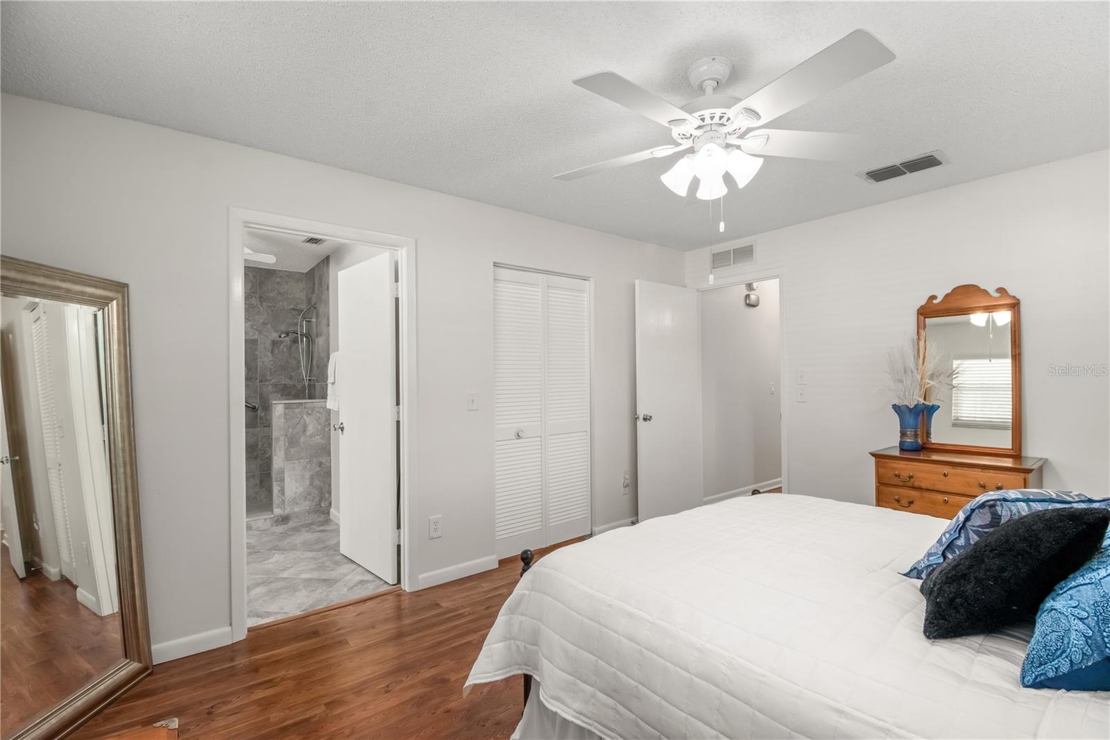 ON TOP OF THE WORLD - Residential