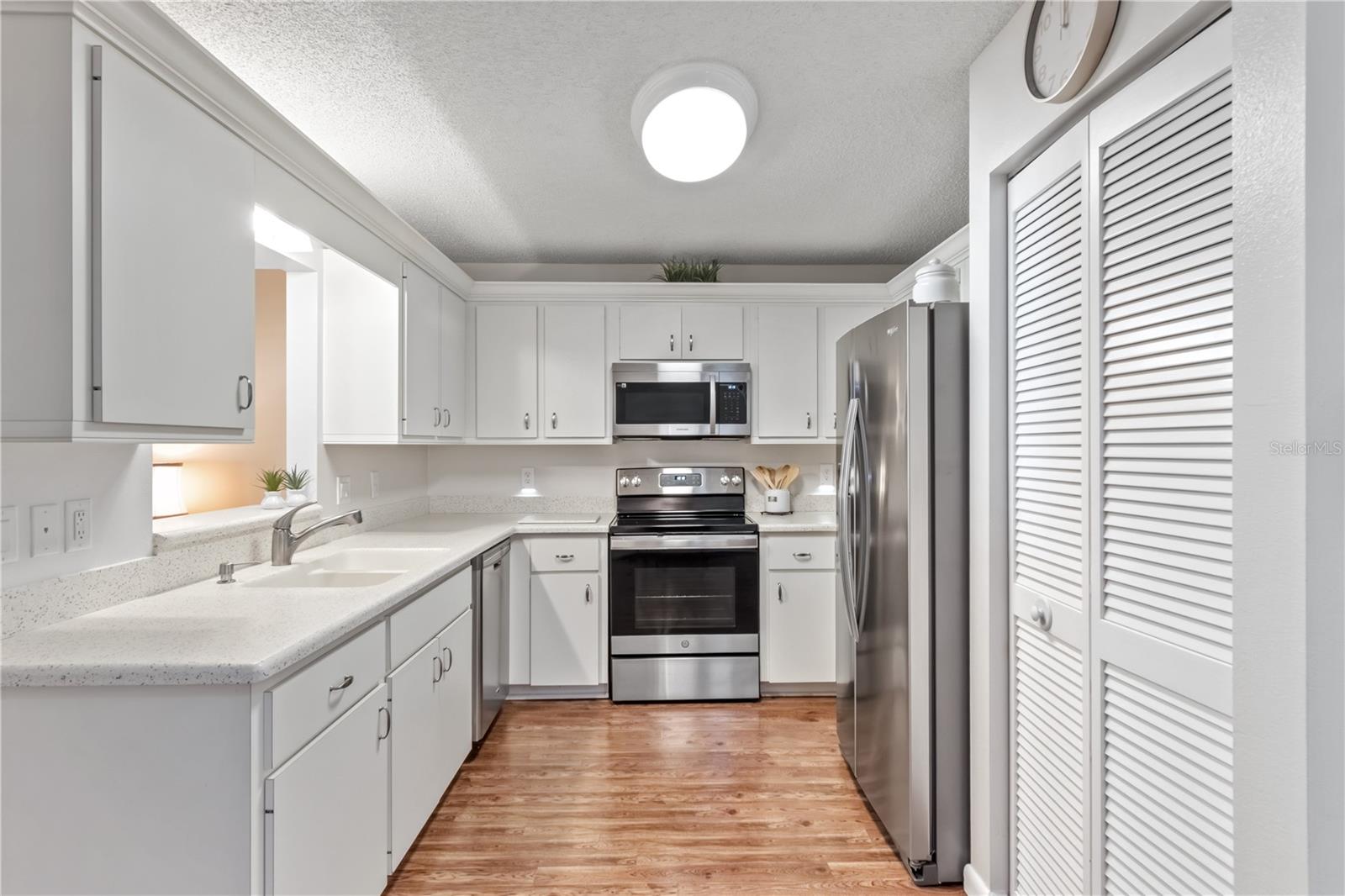 ON TOP OF THE WORLD - Residential