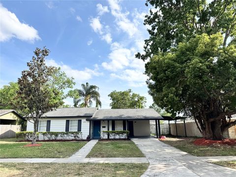 Photo of 1098 Leeway Court, Orlando, FL 32810 (MLS # S5126310) Photo of 1098 Leeway Court, Orlando, FL 32810 (MLS # S5126310)