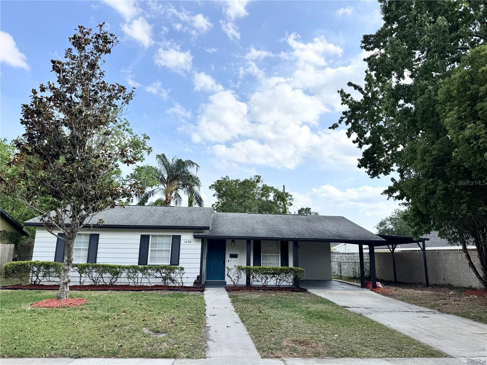 1098 LEEWAY COURT