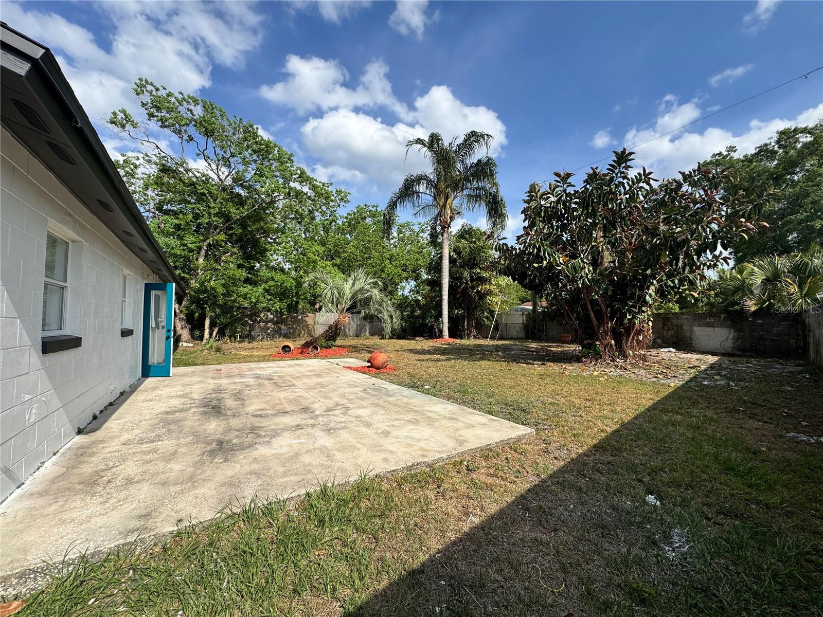 1098 LEEWAY COURT
