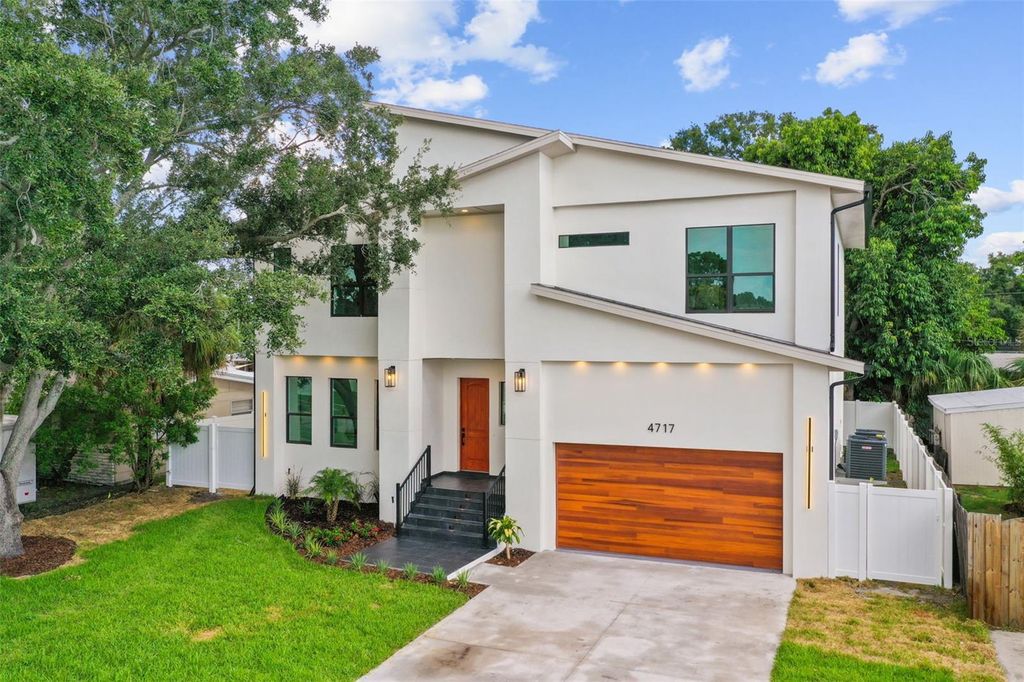 Photo of 4717 W Oklahoma Avenue, Tampa, FL 33616 (MLS # TB8433852)
