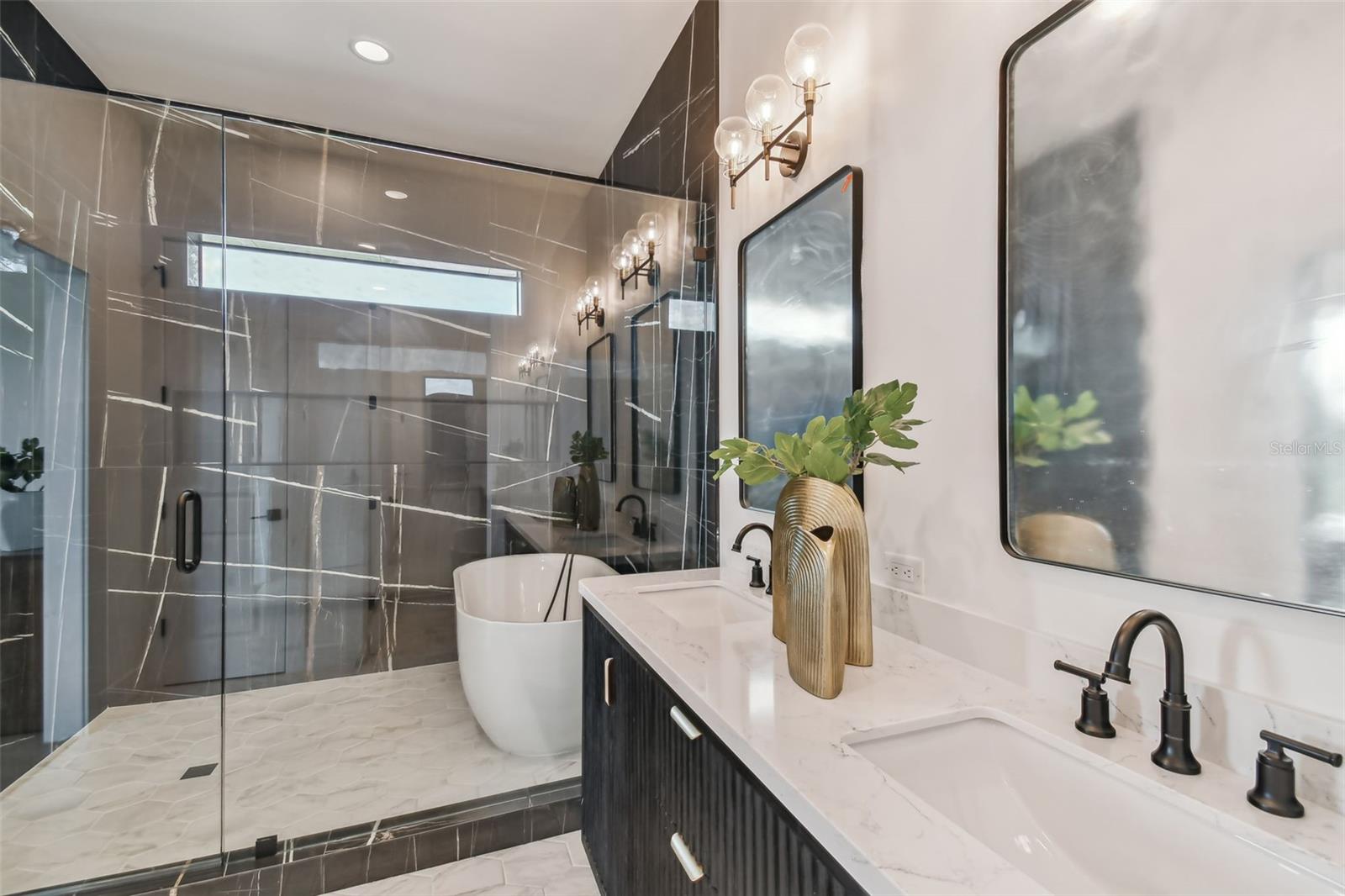 GANDY GARDENS 1 - Residential