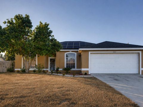 Photo of 5403 Loma Vista Loop, Davenport, FL 33896 (MLS # O6410624)