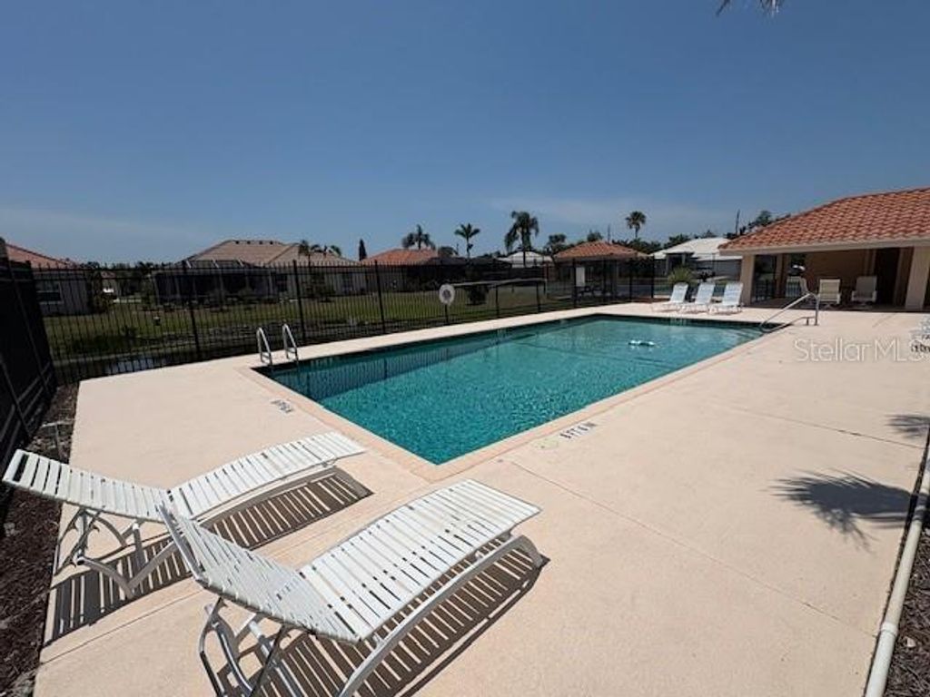 Photo of 3724 71st Terrace E, Sarasota, FL 34243 (MLS # A4648339)