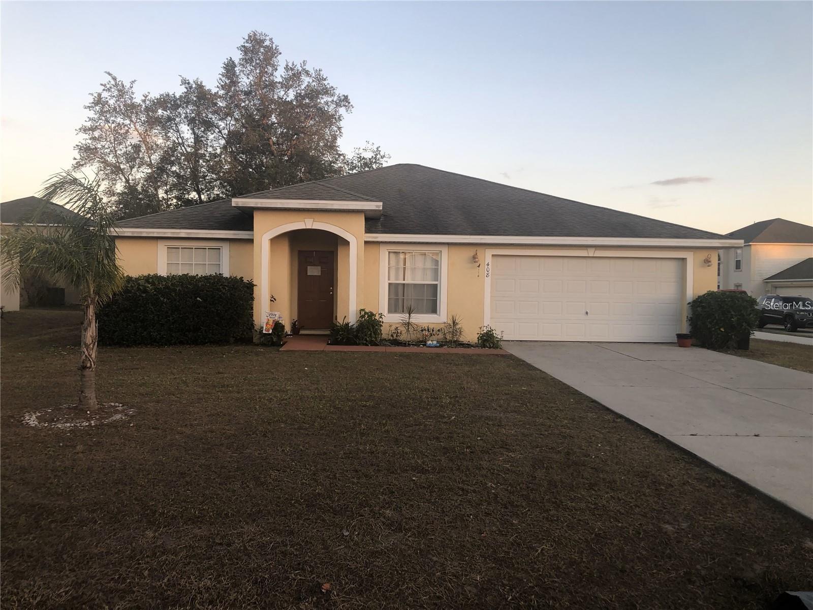 3-bedroom property for rent. Equipped with 2-car garage and functional kitchen. Welcome Home!