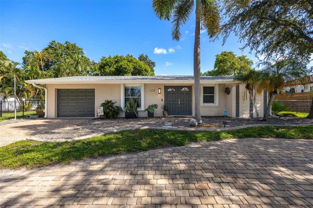 Photo of 1223 Biltmore Drive, Fort Myers, FL 33901 (MLS # C7529950)