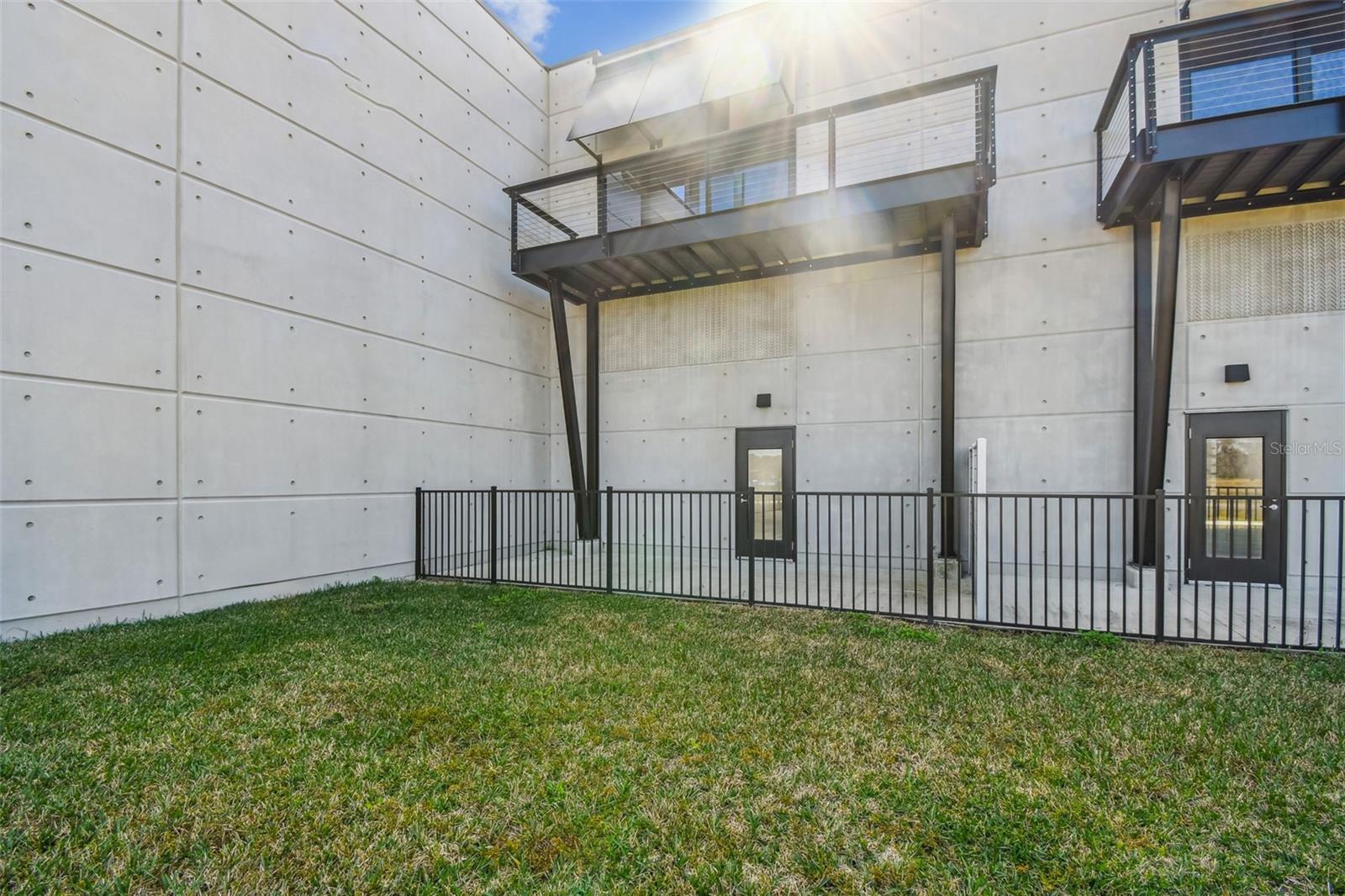 MOTOR ENCLAVE - Residential