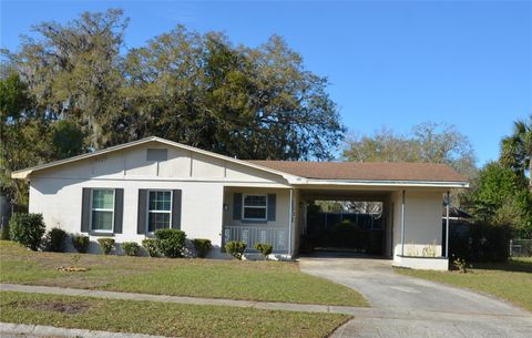 Photo of 1602 Lancaster Avenue, Leesburg, FL 34748 (MLS # O6369594)