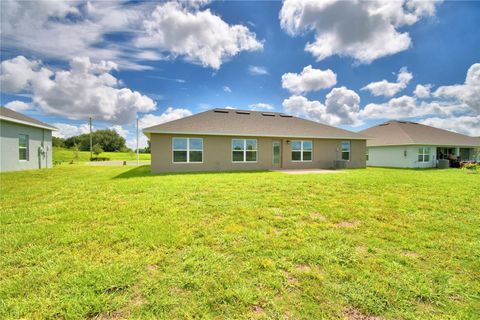 A home in AUBURNDALE