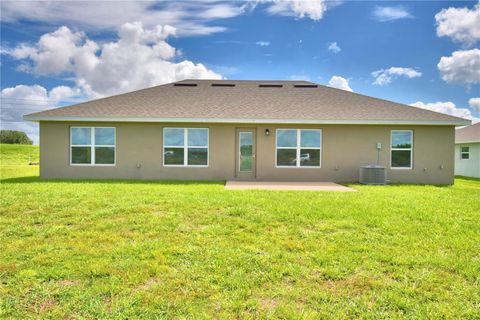 A home in AUBURNDALE