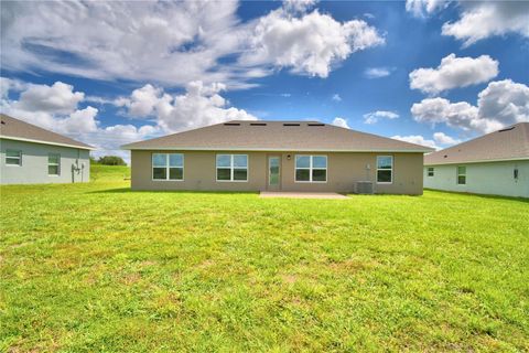 A home in AUBURNDALE