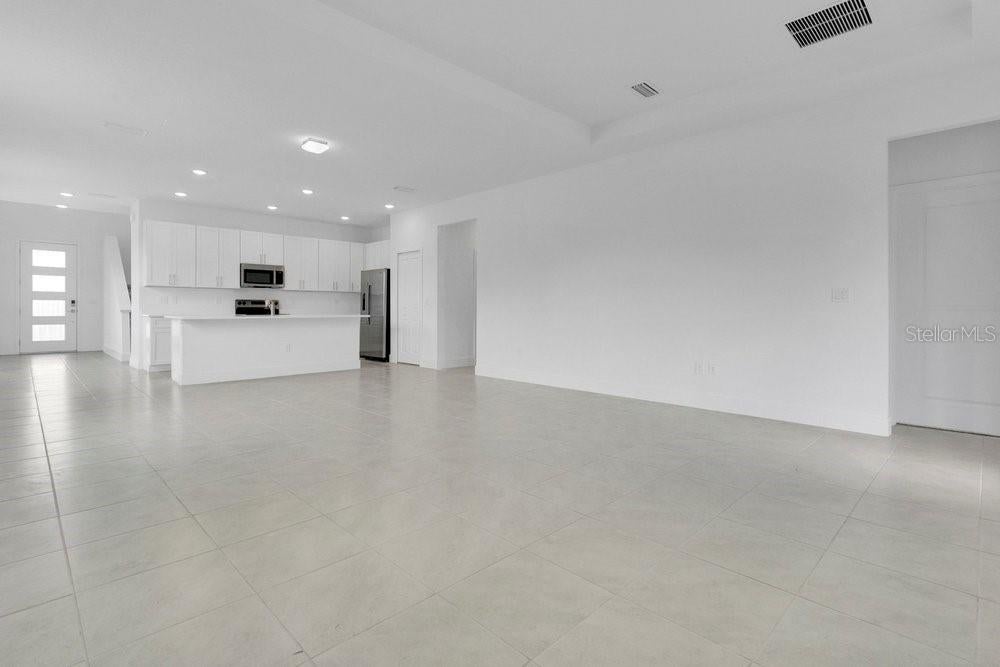 118 ELENA LAVIN CIRCLE