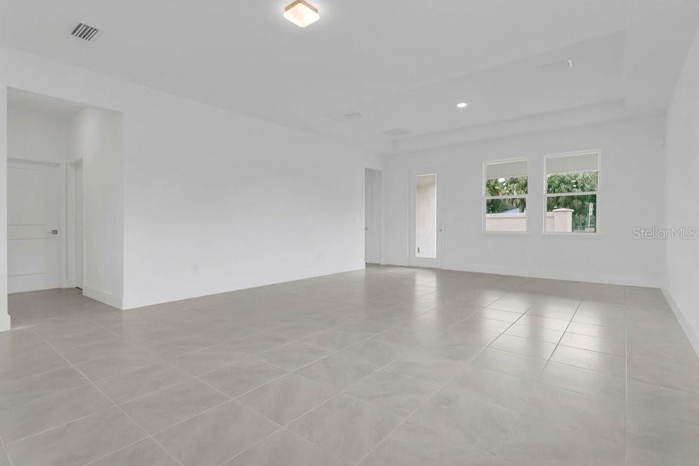 118 ELENA LAVIN CIRCLE