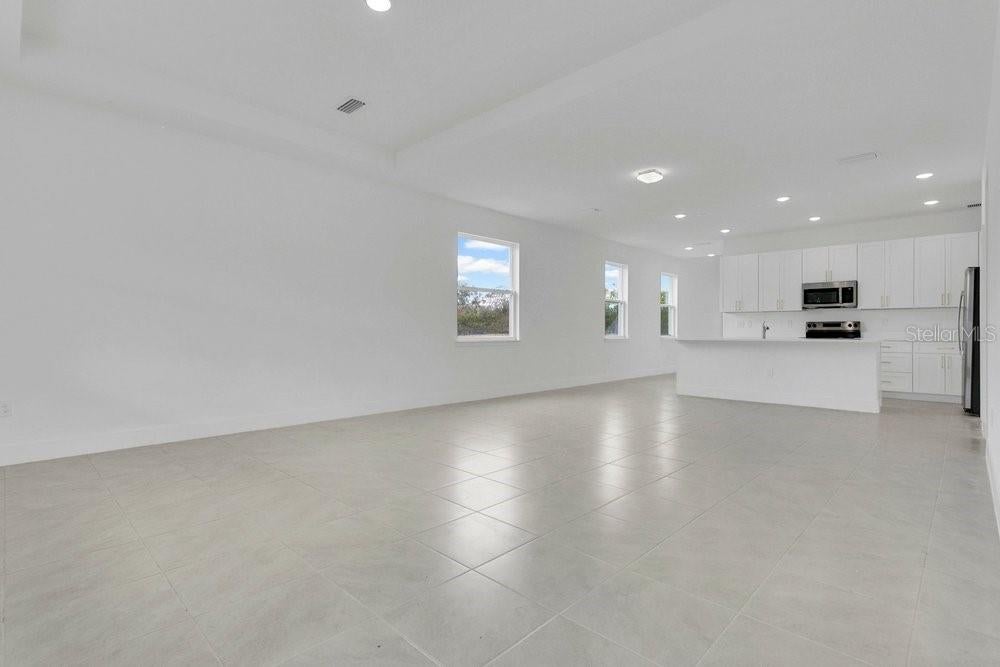 118 ELENA LAVIN CIRCLE
