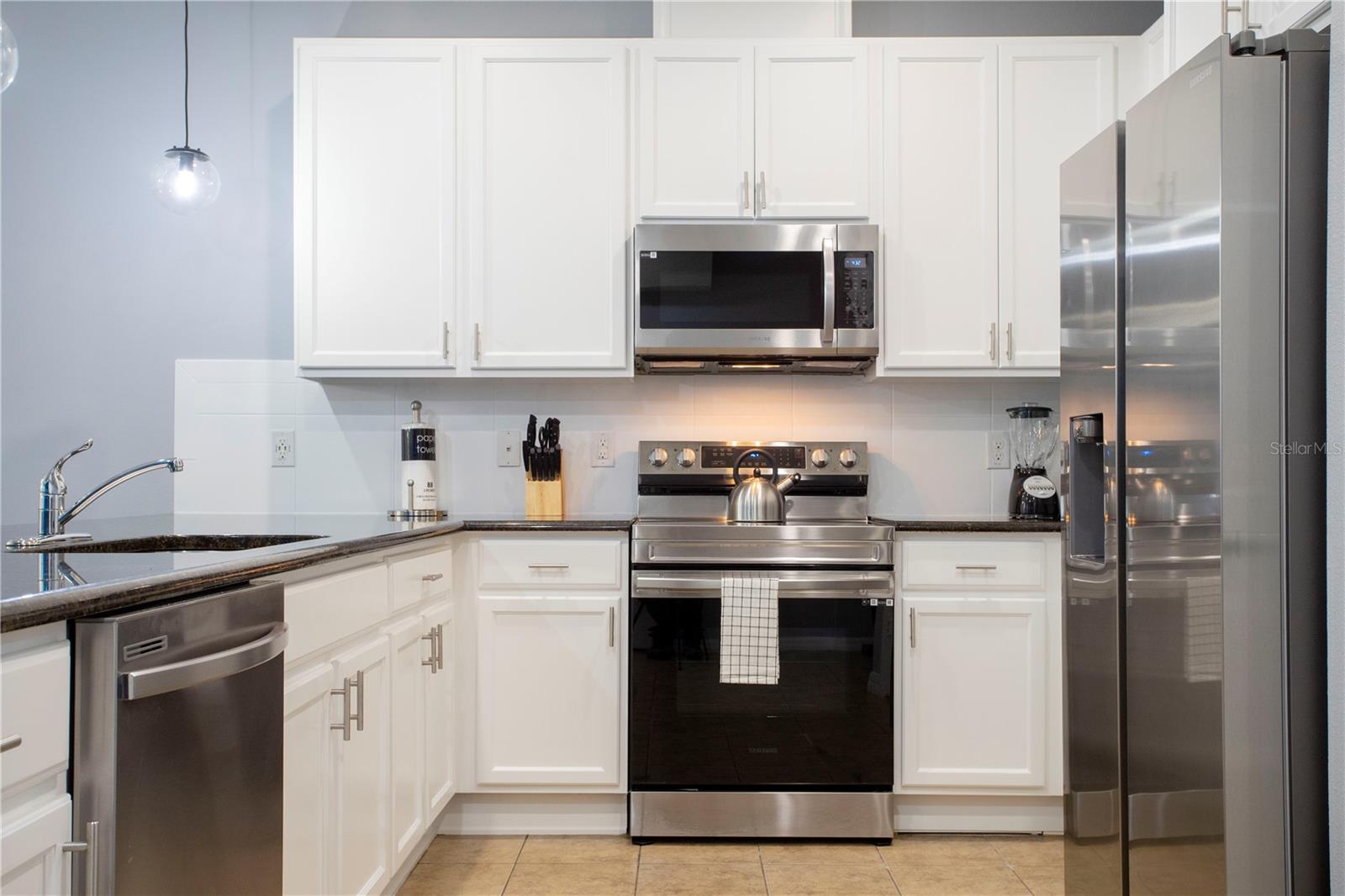 COMPASS BAY UNIT 3 - Residential Lease