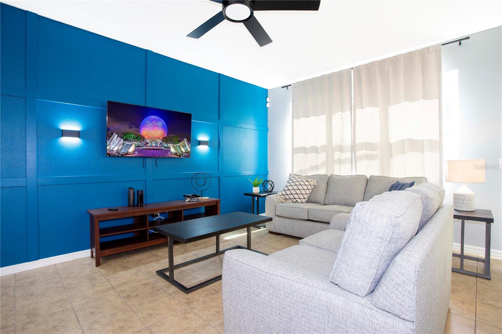 COMPASS BAY UNIT 3 - Residential Lease