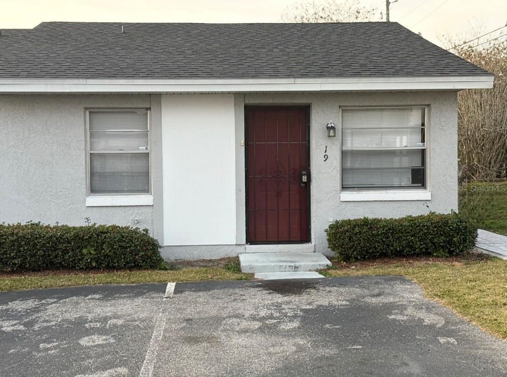 Photo of 19 Lake Villa Way, Kissimmee, FL 34743 (MLS # S5141349)