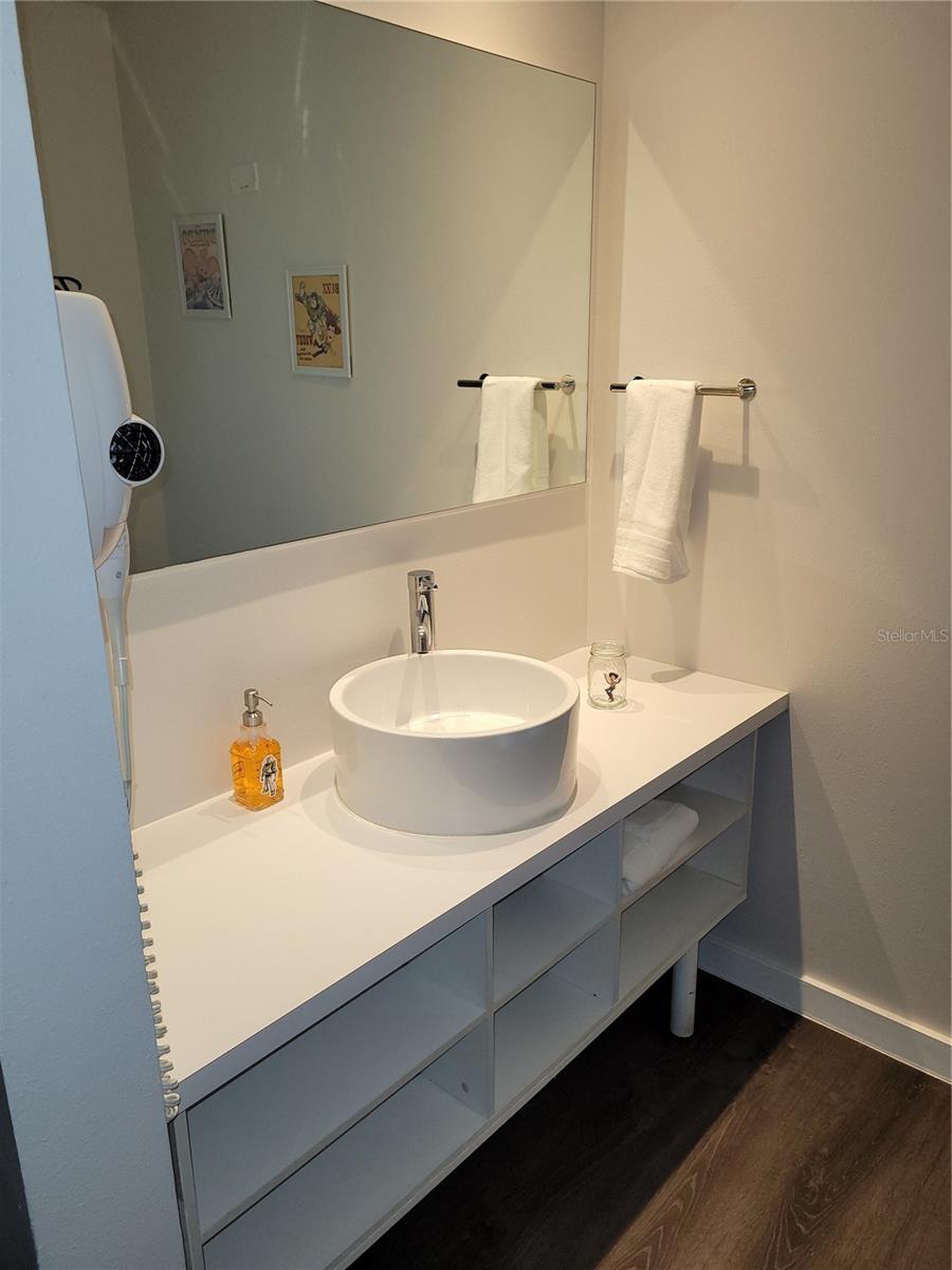 5245 W IRLO BRONSON MEM HWY 217