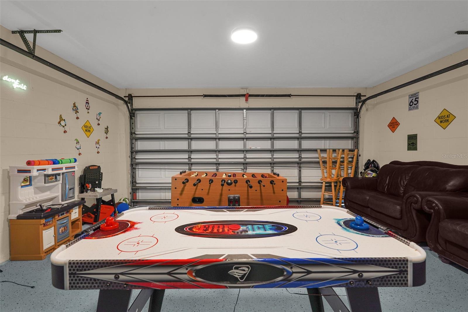 470 PARADISE WOODS COURT