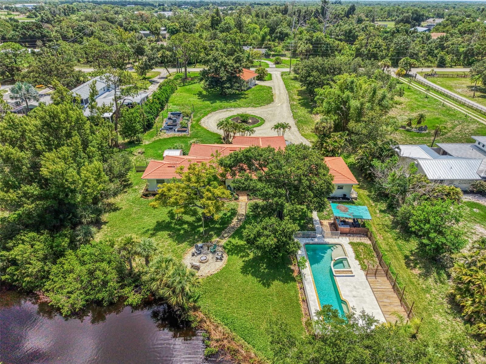 140 S OXFORD DRIVE