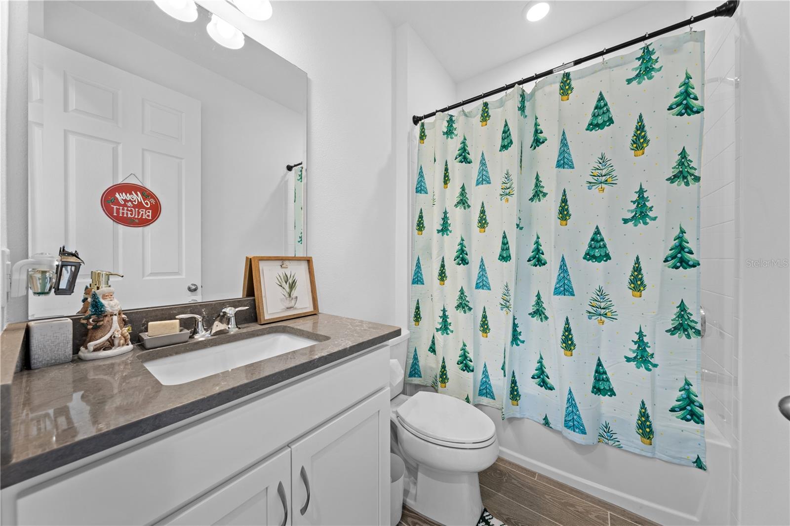 HANOVER LAKES PH 4 - Residential