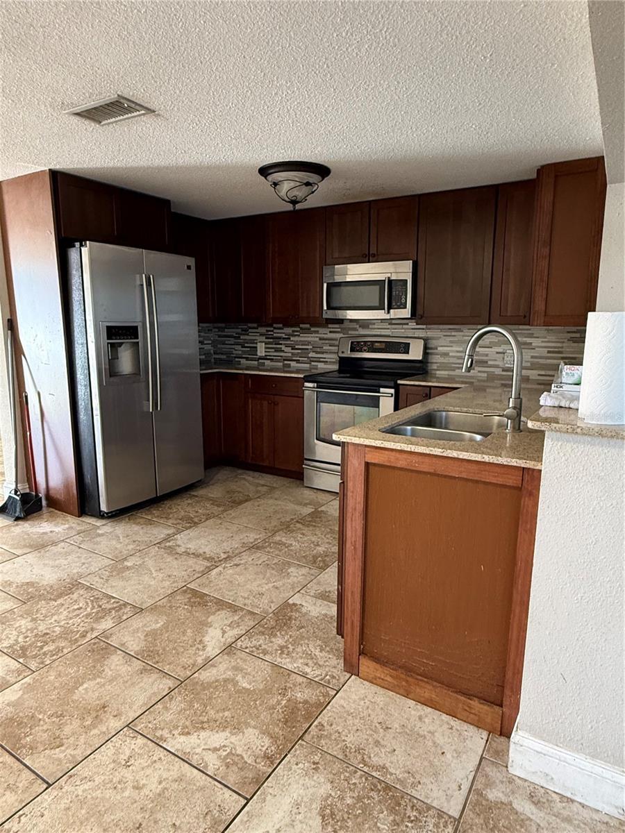 4233 BELLE ISLE COURT