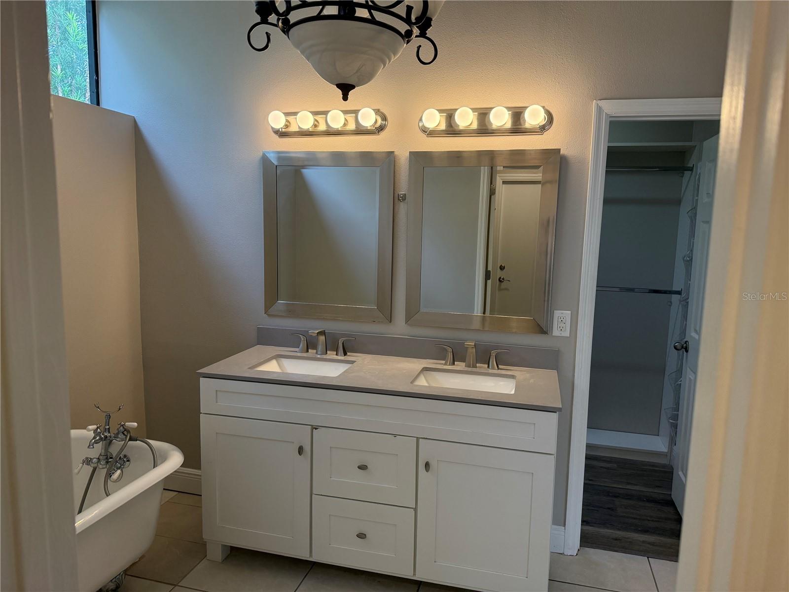 GRANADA VILLAS PH 03 - Residential Lease