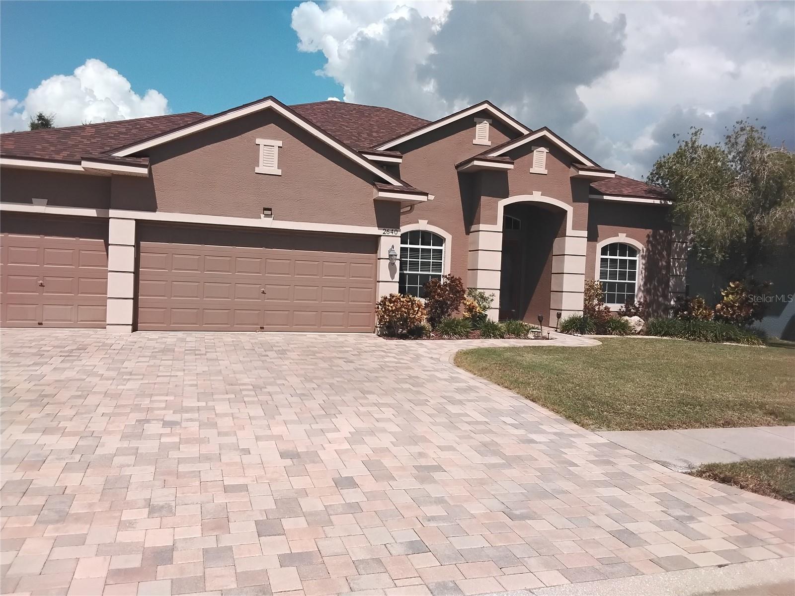 2640 WOOD POINTE DRIVE