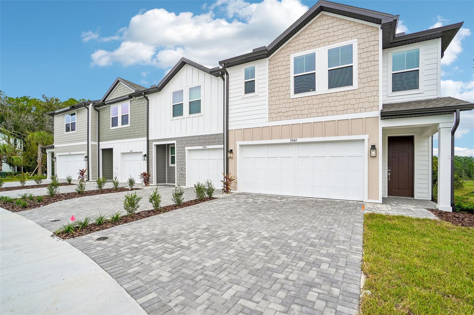 7542 DEER VALLEY CIRCLE