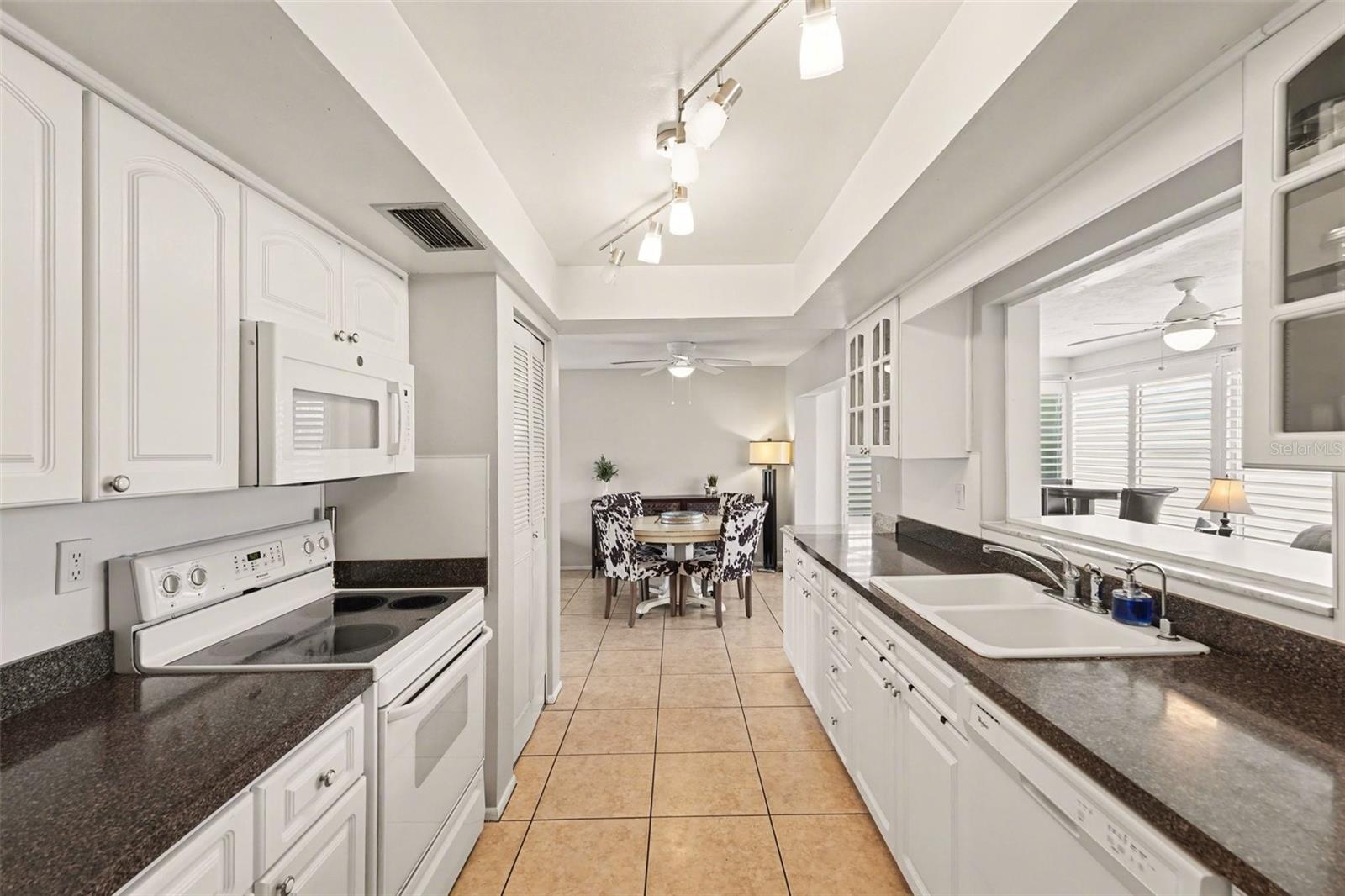 LAKES UNIT I - Residential