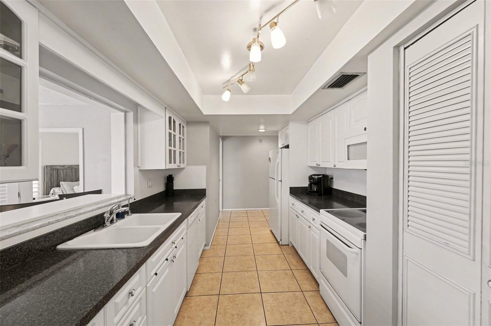 LAKES UNIT I - Residential