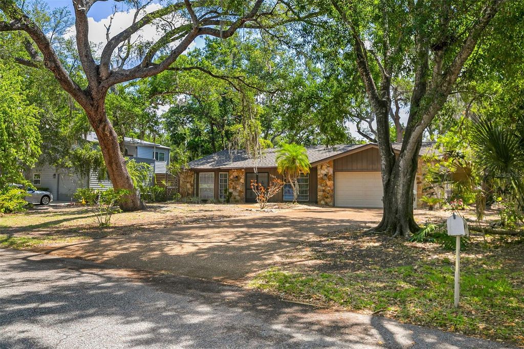 Photo of 2749 Greendale Drive, Sarasota, FL 34232 (MLS # A4692947)